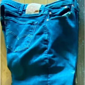 559 Levi Strauss Men’s Jeans in excellent condition, size W42 L30